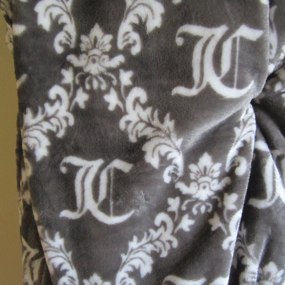 Juicy Couture 90"X90" JC Grey White Home Throw Blanket Full/Queen - Picture 2 of 5
